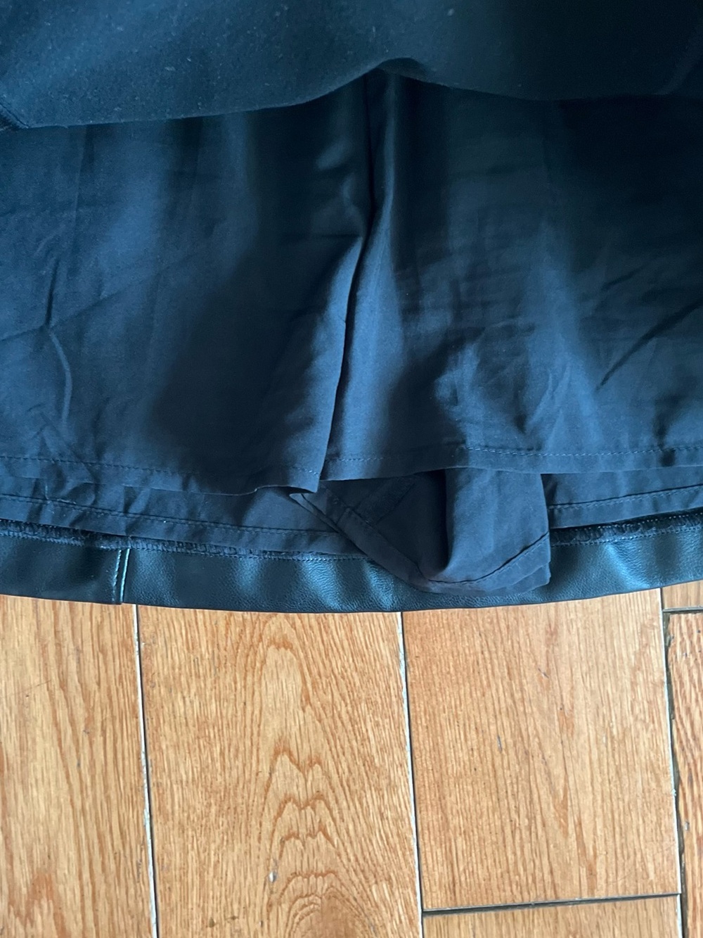 Abercrombie & Fitch Vegan Leather Mini Skort in Black - Size Small - Picture 4 of 5